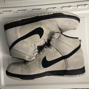 Nike Men's Gray and Black High-Top Sneakers